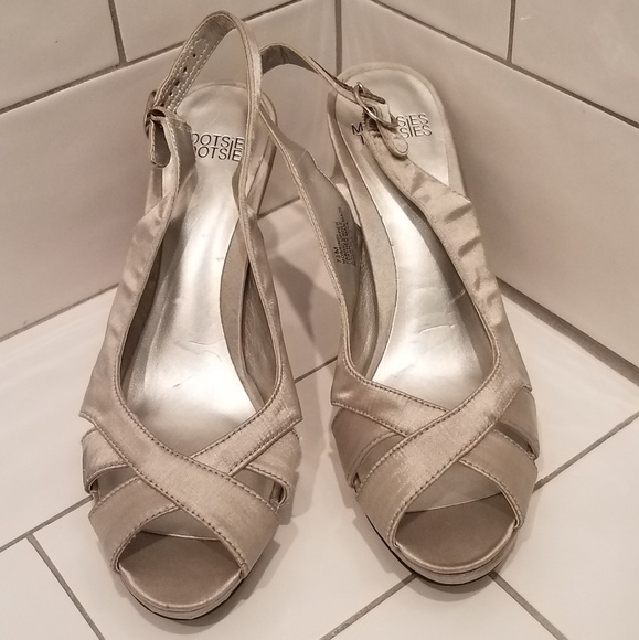 NWOT Mootsies Tootsies Silver Satin Slingbacks - Picture 3 of 4